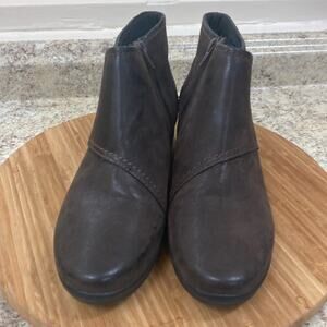 Clarks Cloud-steppers Caddell Tropic brown women’s size 9.5 wedge ankle boot